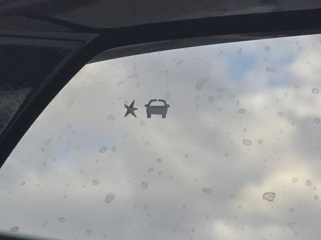 Used 2021 GMC Yukon XL SLT w/ Rear Media and Nav Package image 9