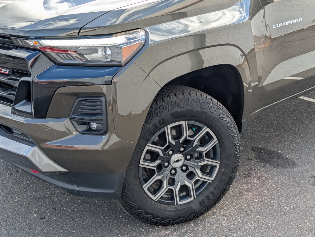 Used 2023 Chevrolet Colorado Z71 w/ Z71 Convenience Package 2 AWD/4WD image 29
