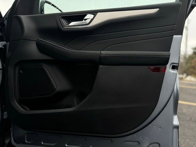 Used 2022 Ford Escape Titanium w/ Class II Trailer Tow Package image 14