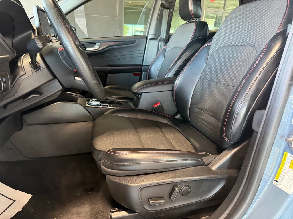 Used 2023 Ford Escape ST-Line FWD image 9