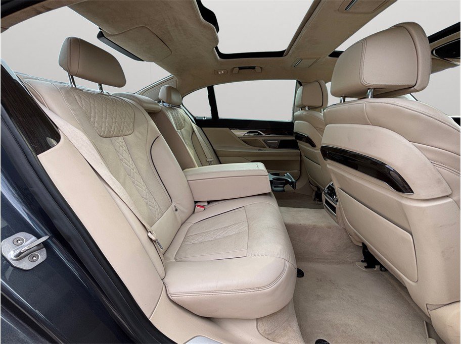 Used 2016 BMW 750i RWD image 46