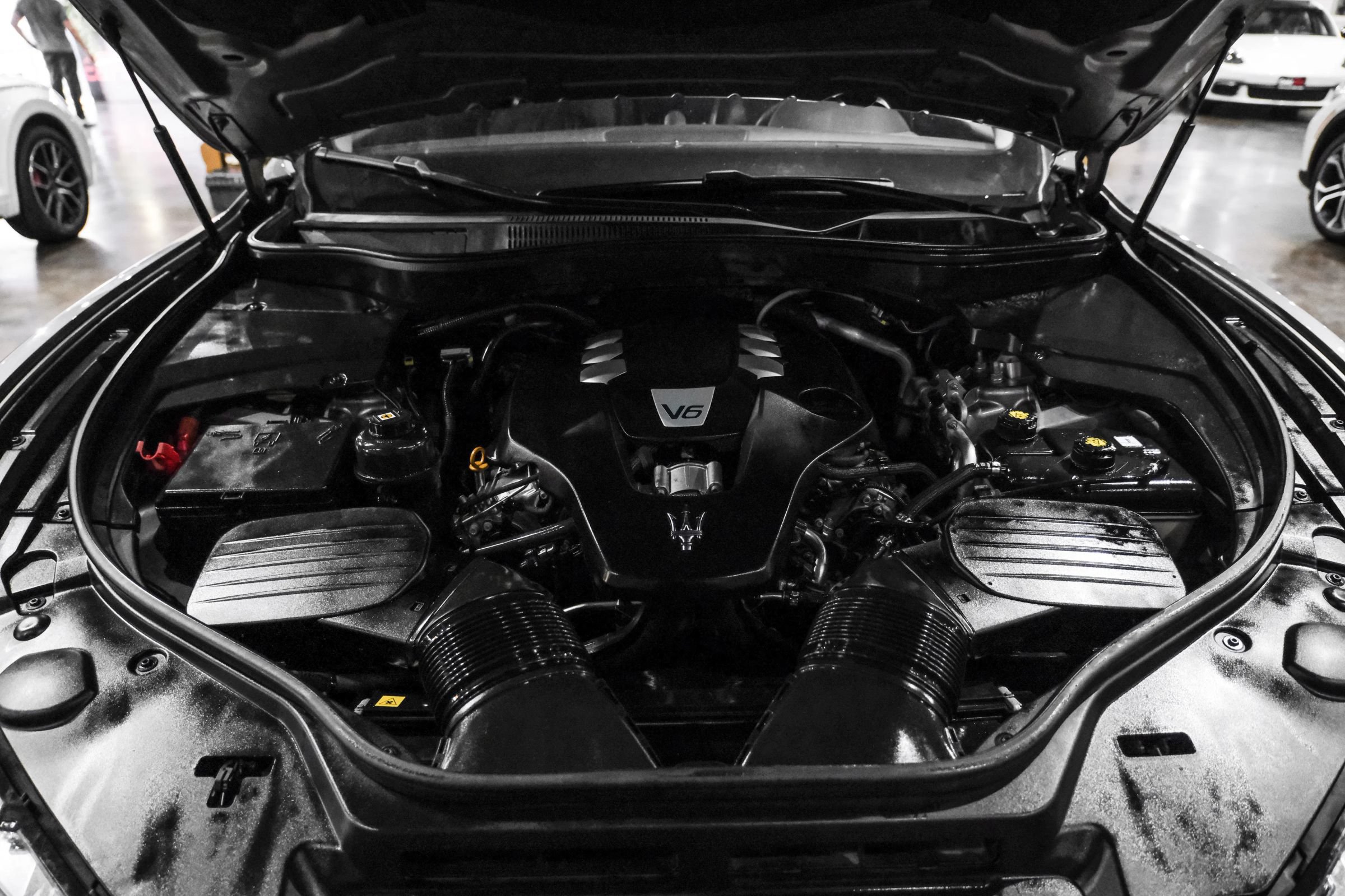 Used 2017 Maserati Levante AWD/4WD image 46