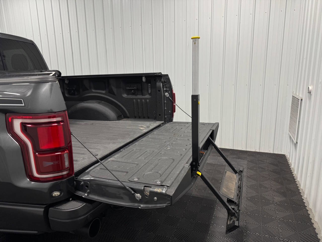 Used 2020 Ford F150 Raptor w/ Equipment Group 802A Luxury AWD/4WD image 23