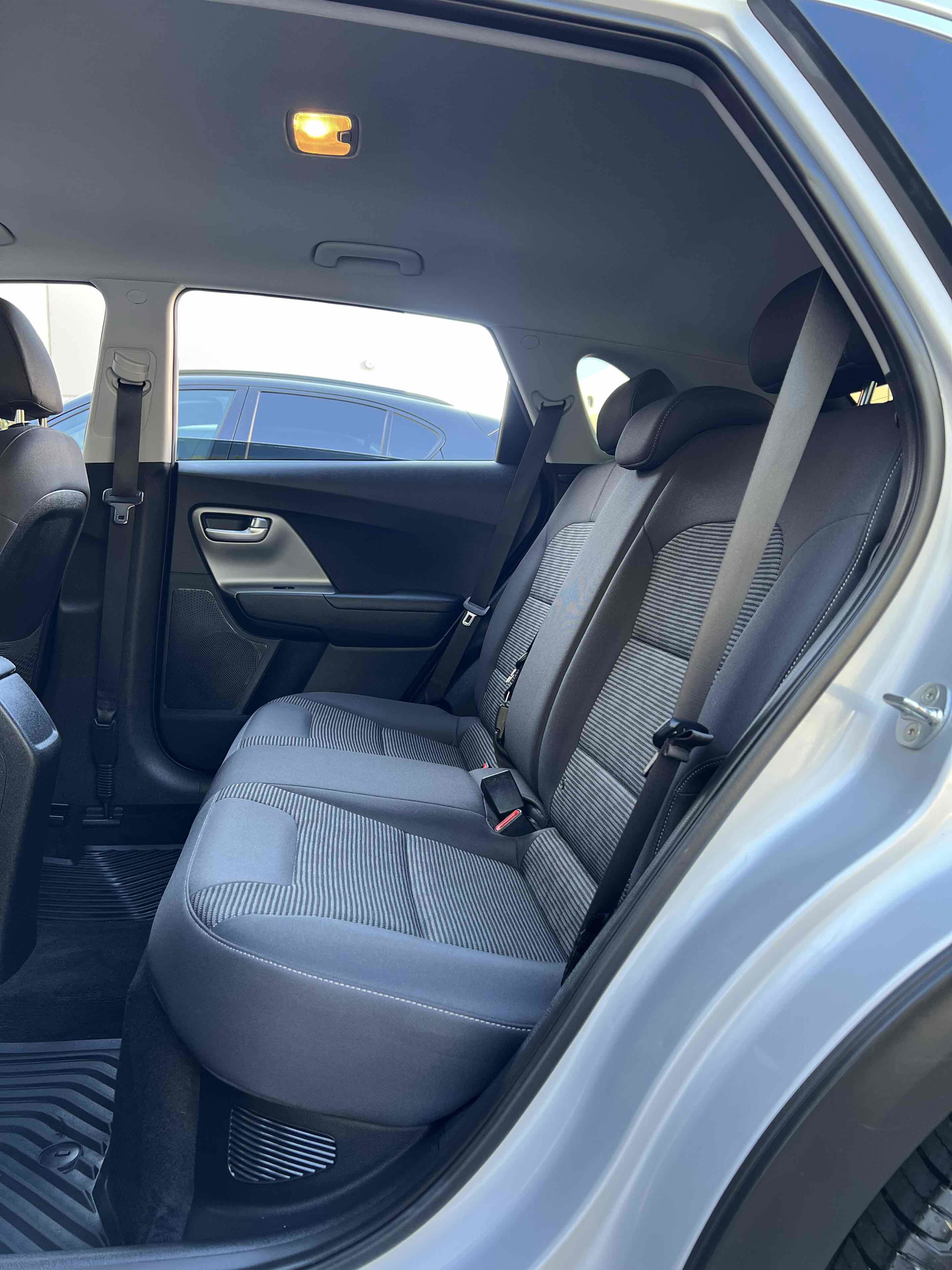 Used 2020 Kia Niro LX FWD image 33