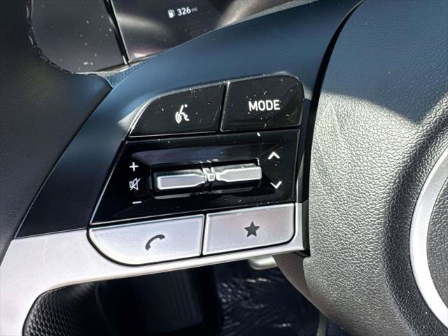 Used 2025 Hyundai Elantra Limited FWD image 21