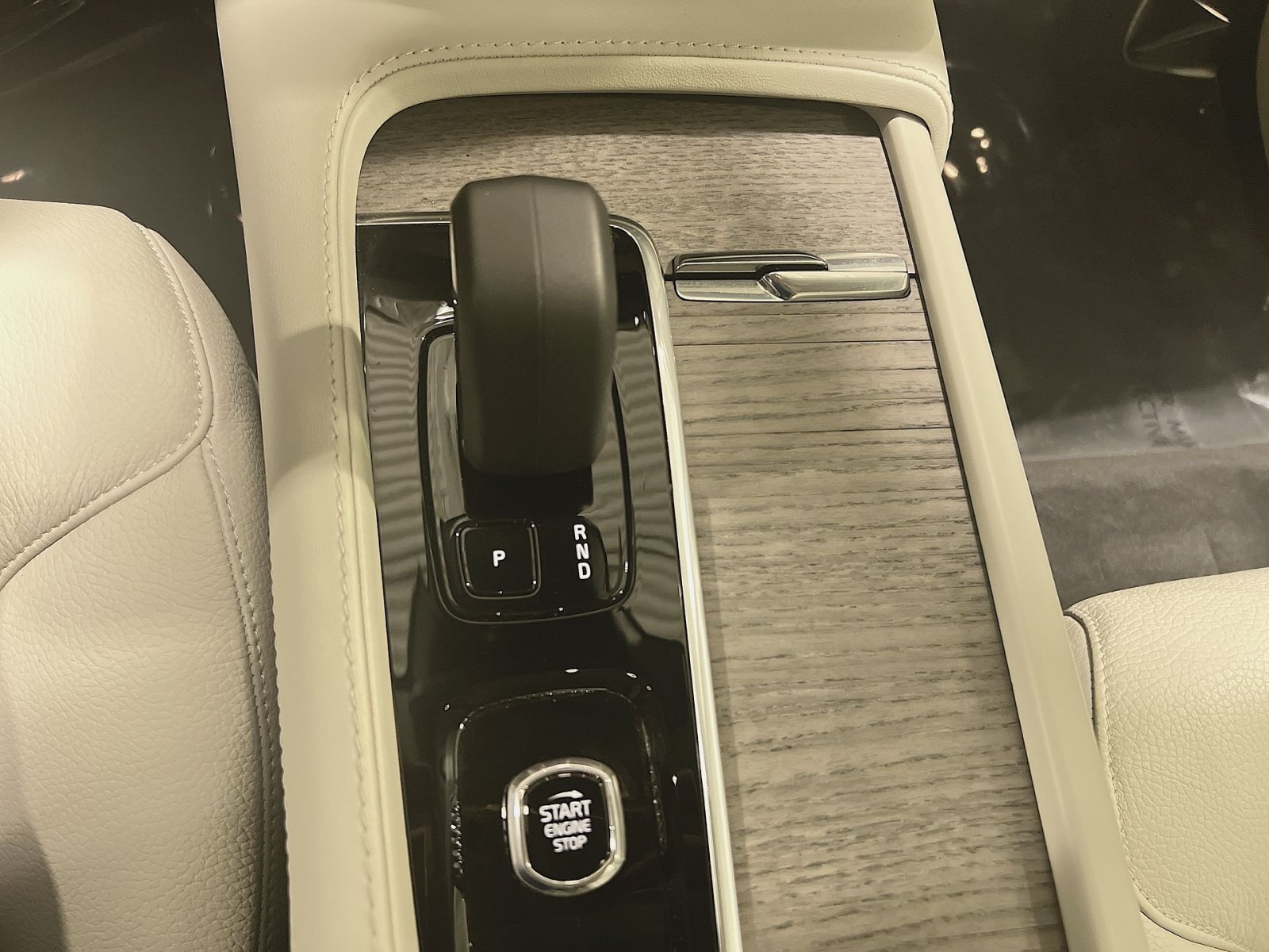 Certified 2024 Volvo XC90 B6 Plus w/ Protection Package Premier AWD/4WD image 22