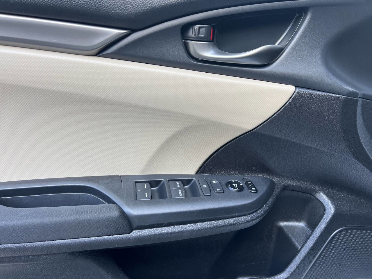 Used 2017 Honda Civic Sport image 8