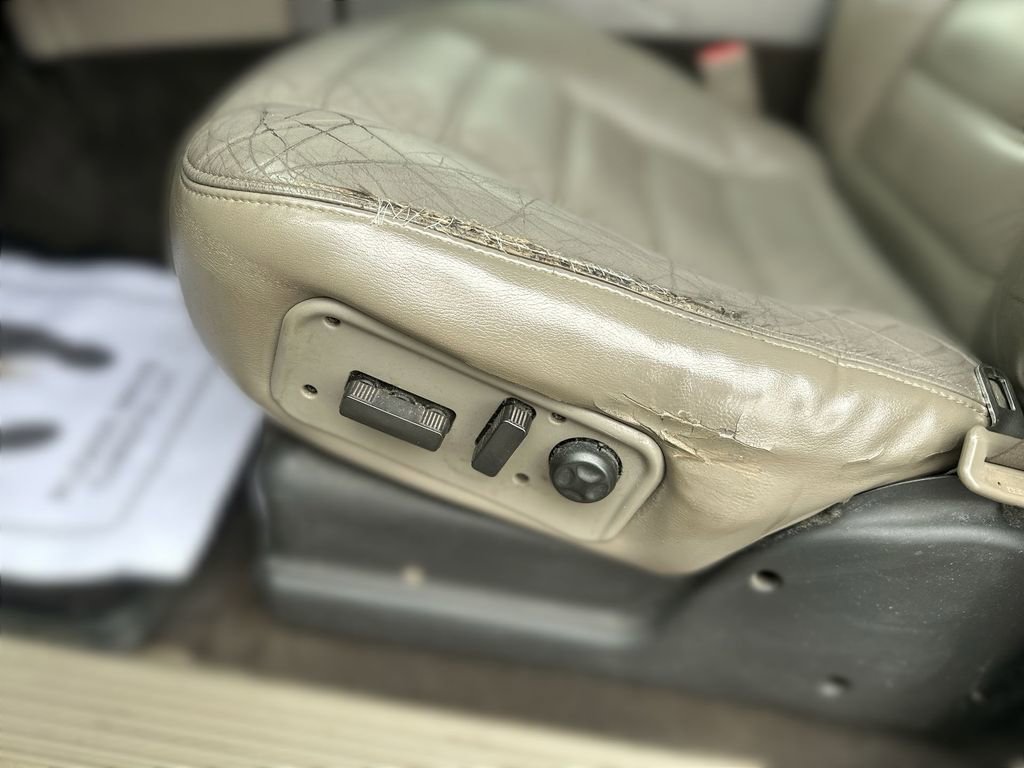 Used 2003 HUMMER H2 w/ Preferred Equipment Group image 15