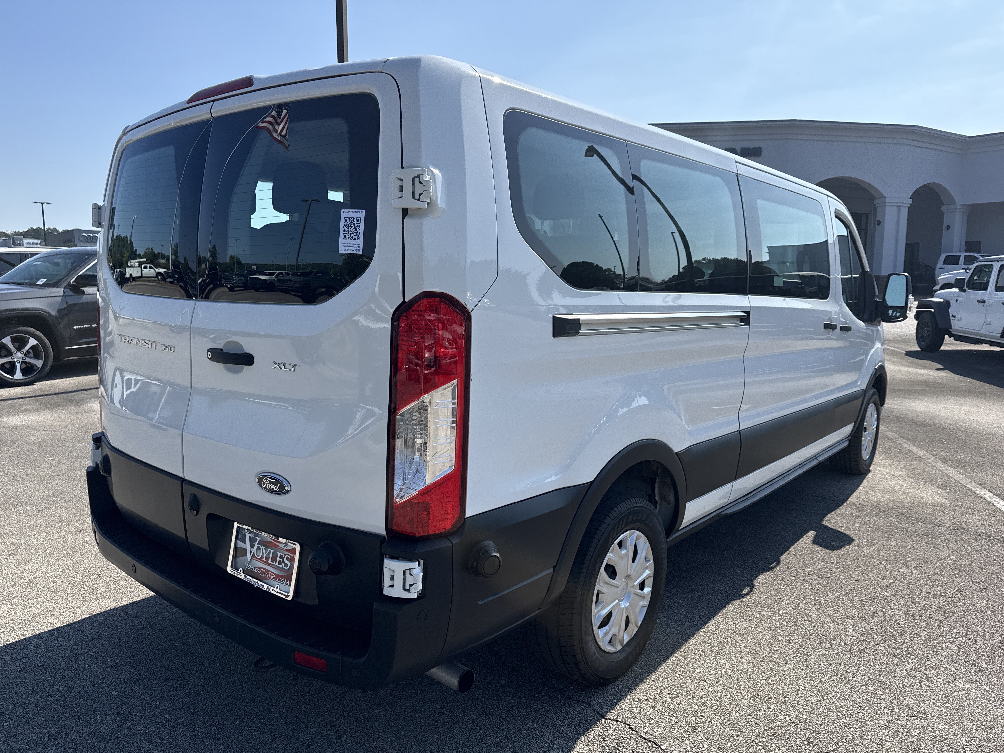 Used 2024 Ford Transit 350 XLT RWD image 7