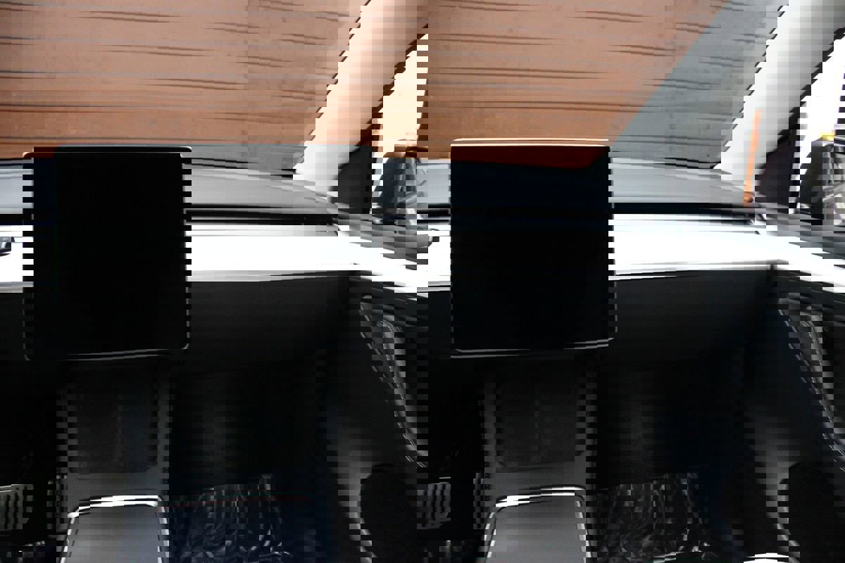 Used 2023 Tesla Model Y Long Range image 17