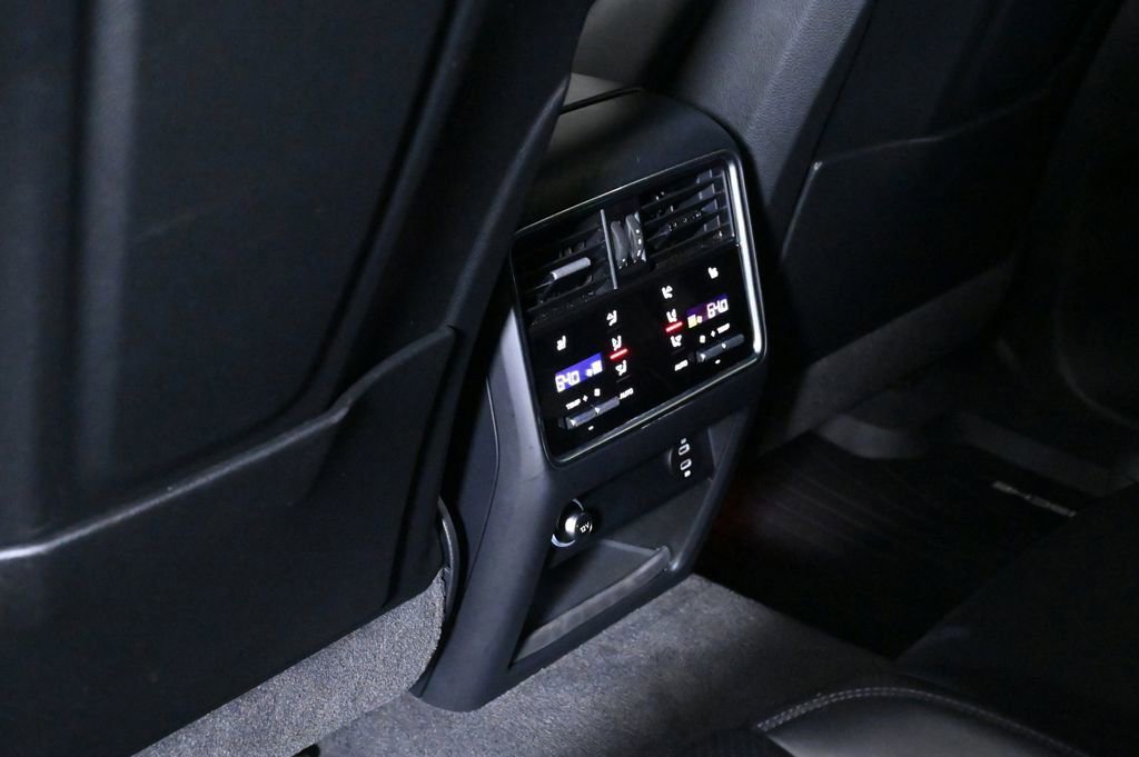 Certified 2022 Porsche Cayenne Turbo S AWD/4WD image 20