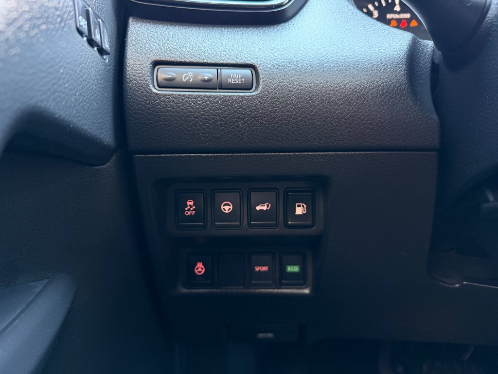 Used 2018 Nissan Rogue SL w/ Premium Package FWD image 10