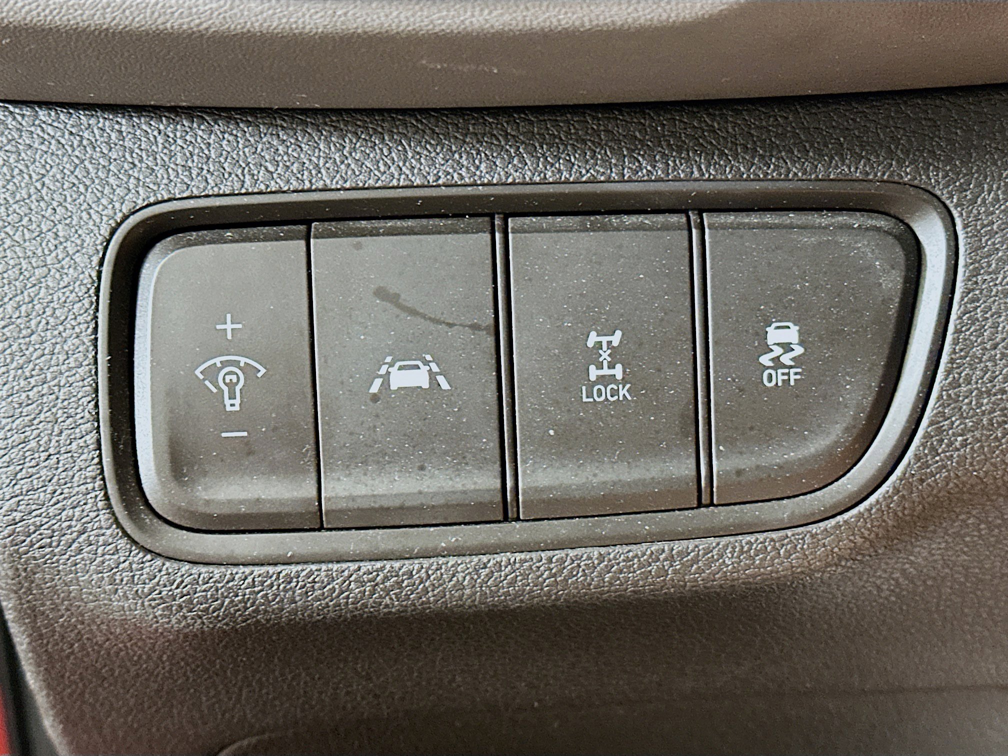 Used 2020 Hyundai Santa Fe SE image 16