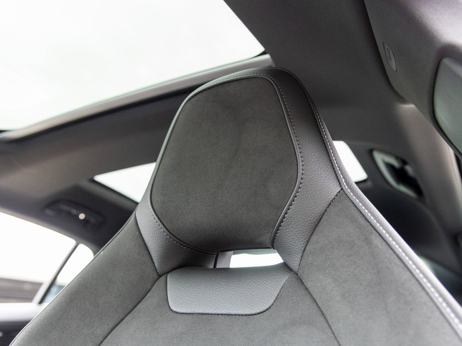 Certified 2025 Porsche Panamera 4 image 30