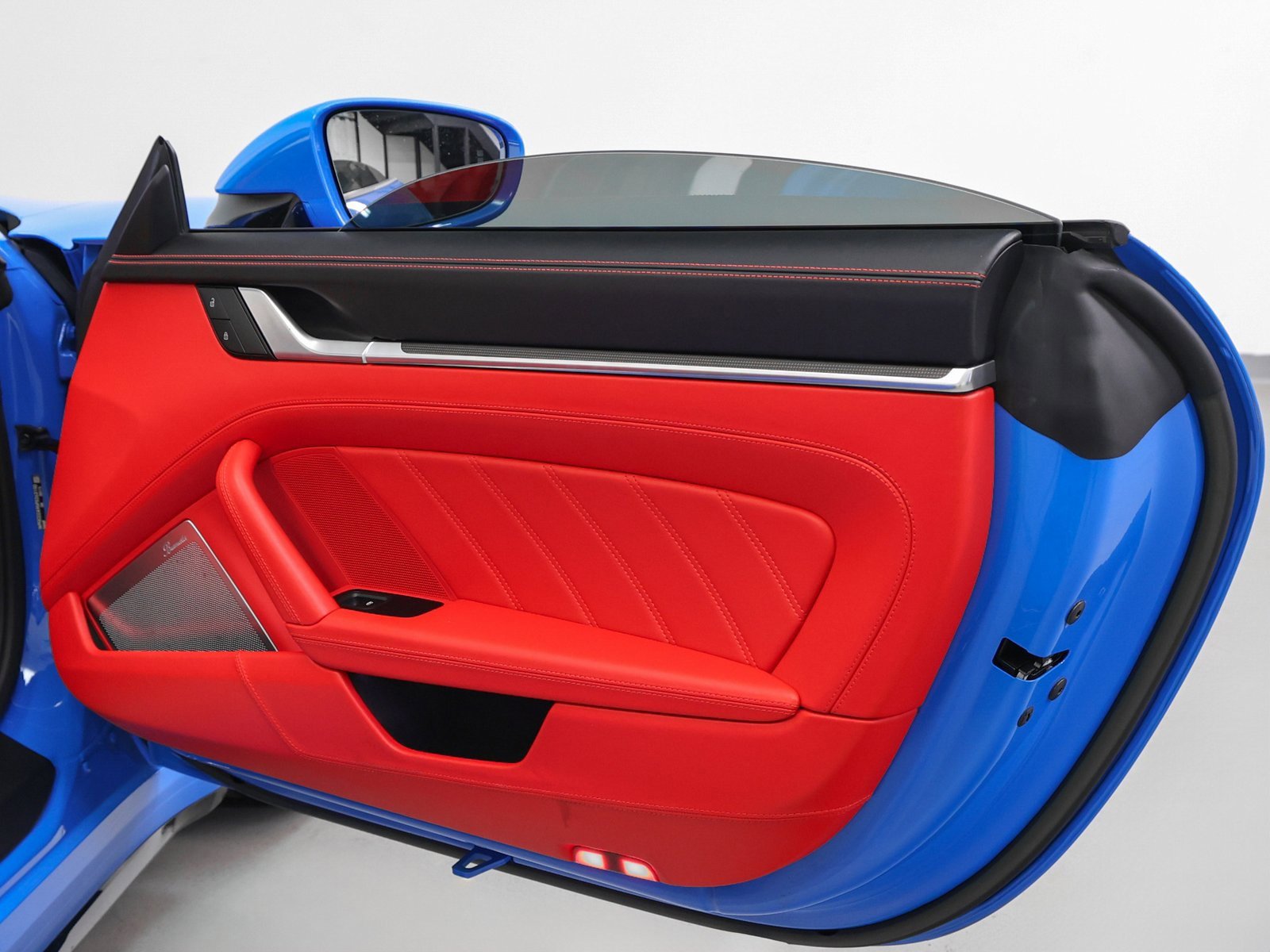 Used 2023 Porsche 911 Turbo image 32