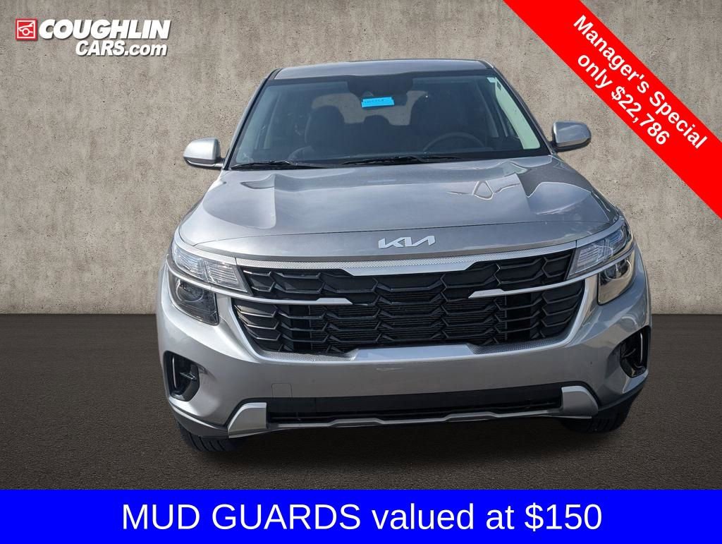 Used 2025 Kia Seltos LX AWD/4WD image 2