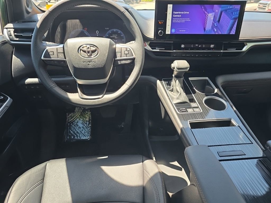 Used 2025 Toyota Sienna XLE Woodland Edition image 23