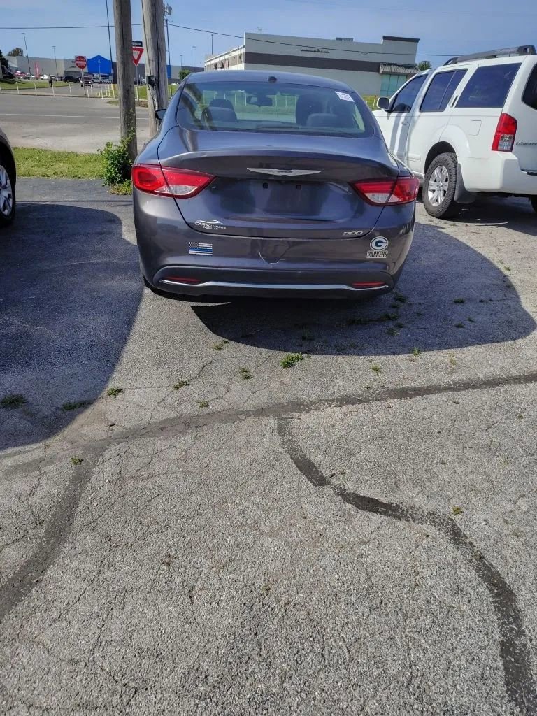Used 2015 Chrysler 200 Limited w/ Convenience Group FWD image 6