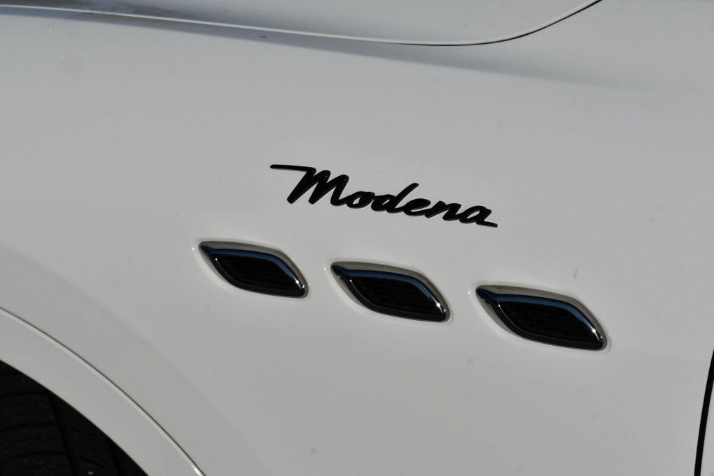 Used 2022 Maserati Levante Modena AWD/4WD image 11