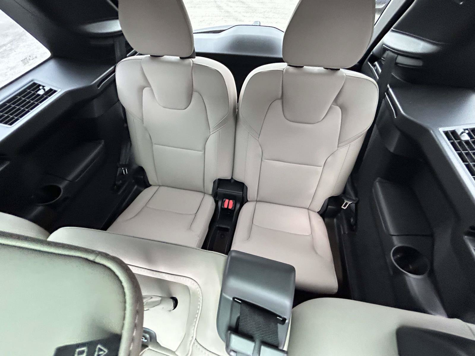New 2026 Volvo XC90 B6 Plus w/ Protection Package Premier AWD/4WD image 13