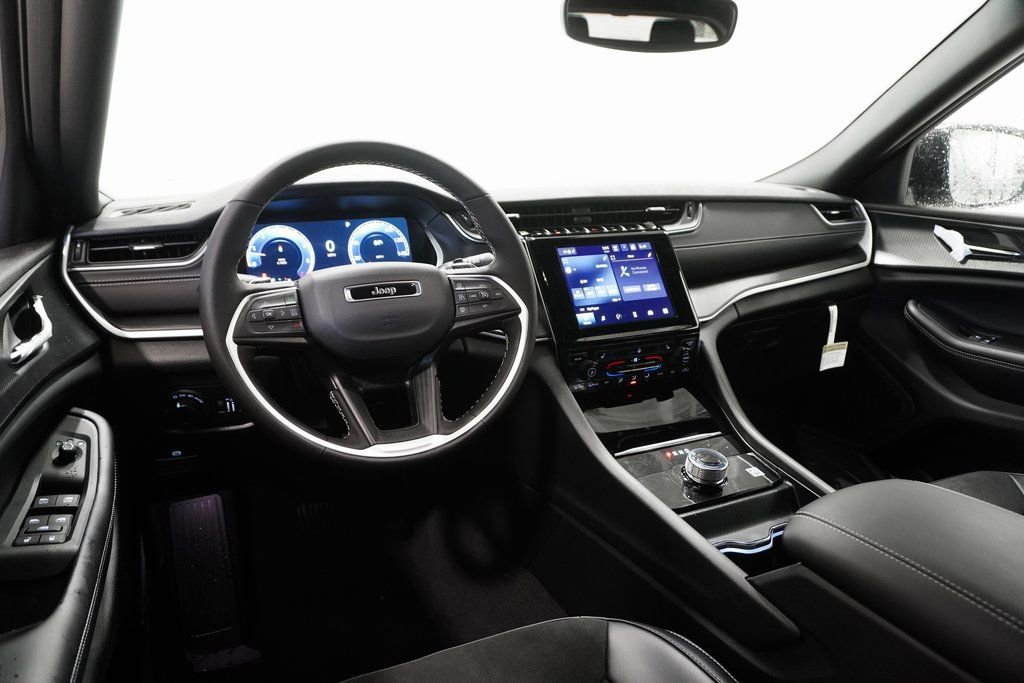 New 2025 Jeep Grand Cherokee L Altitude AWD/4WD image 18