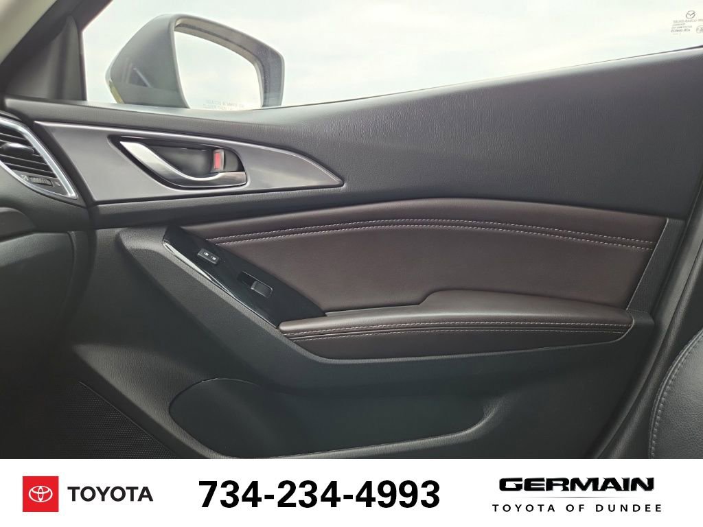 Used 2018 MAZDA MAZDA3 Grand Touring w/ Premium Equipment Package FWD image 29