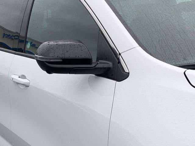 Used 2025 GMC Acadia Elevation image 11