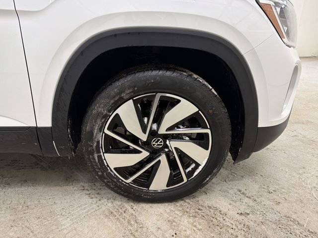 Used 2025 Volkswagen Atlas SE AWD/4WD image 14