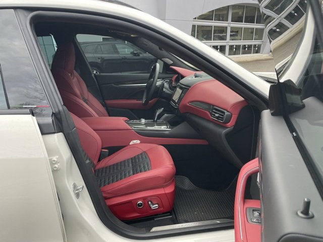 Used 2022 Maserati Levante Trofeo image 39