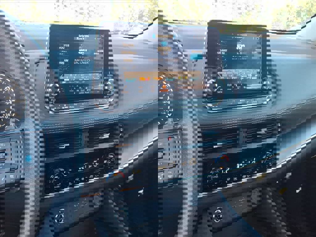 Used 2021 Nissan Rogue SV image 15