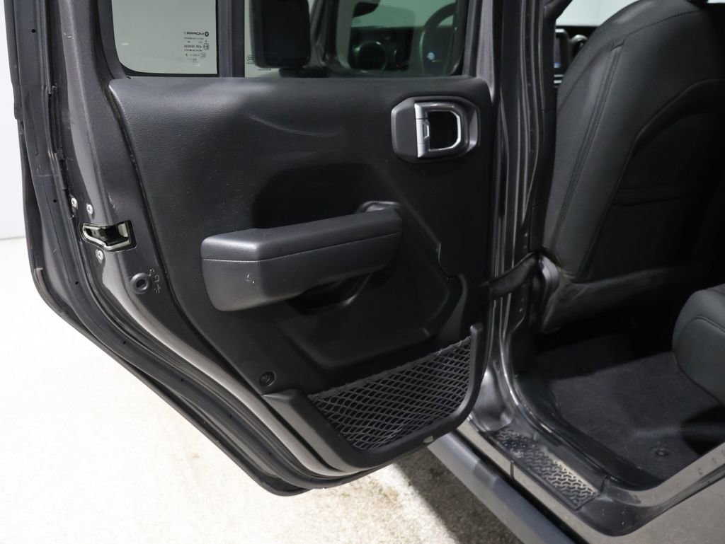 Used 2021 Jeep Gladiator Willys image 17