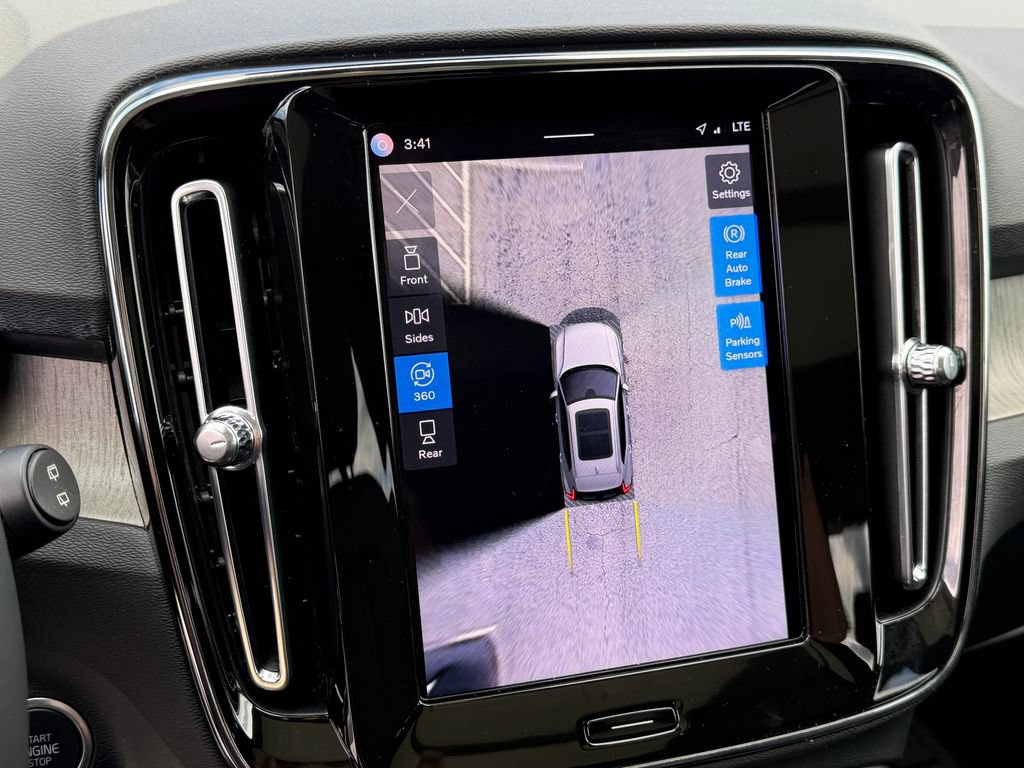 Certified 2023 Volvo XC40 B5 Plus w/ Driver Assist Package AWD/4WD image 32