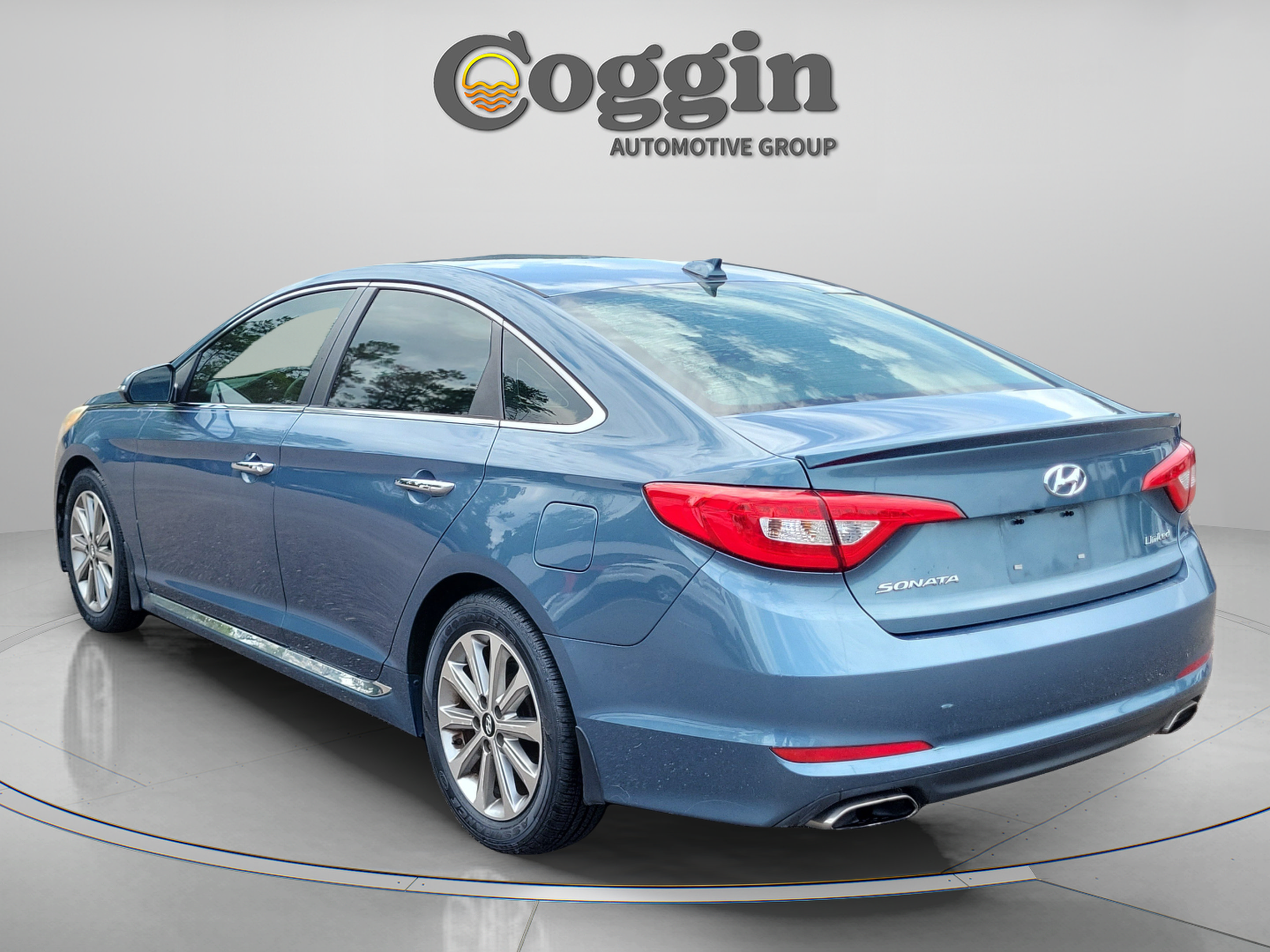 Used 2017 Hyundai Sonata Limited w/ Tech Package 03 FWD image 3