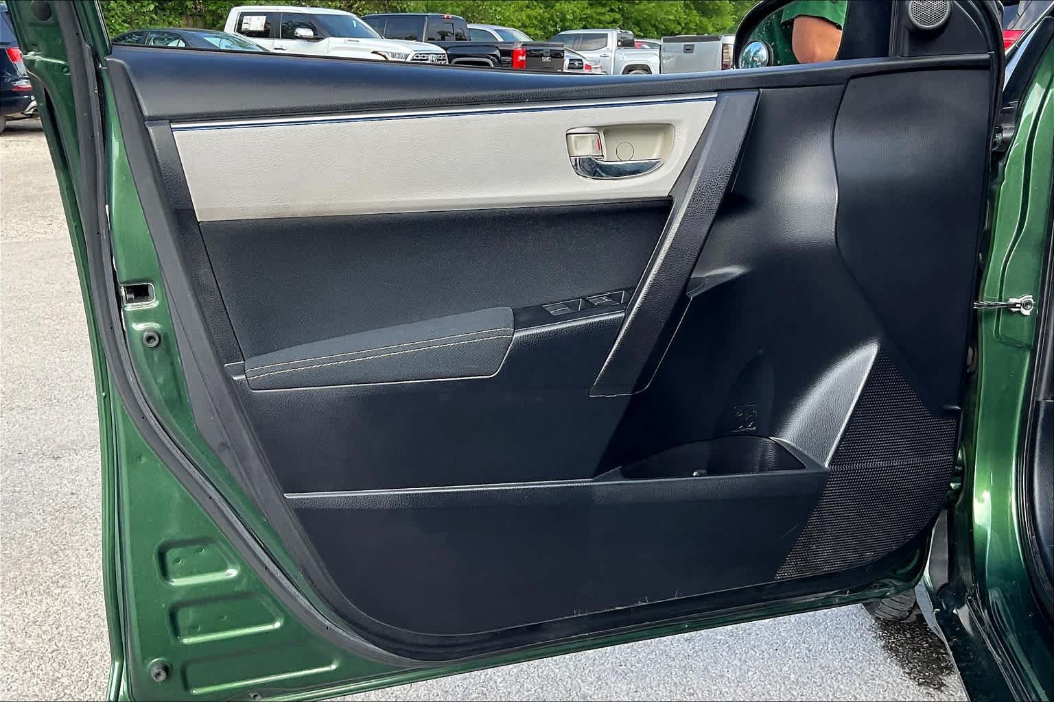 Used 2015 Toyota Corolla LE FWD image 21