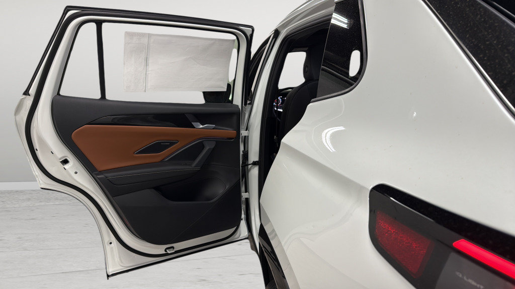 New 2026 Volkswagen Tiguan SEL R-Line AWD/4WD image 30