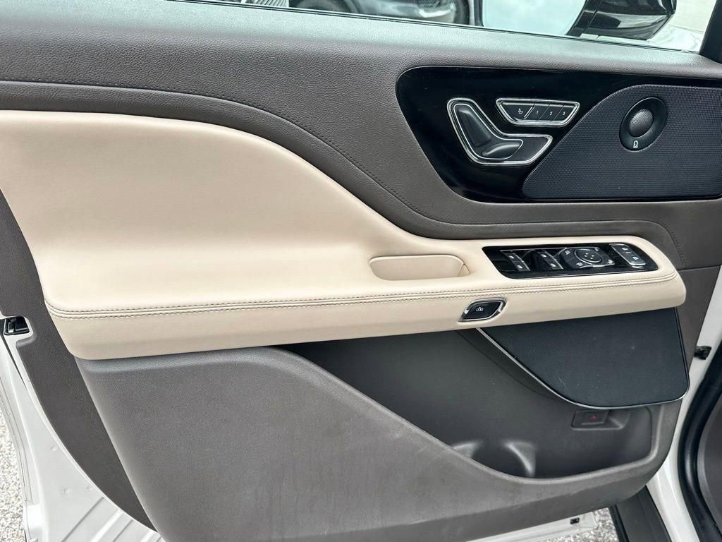 Used 2022 Lincoln Aviator Reserve w/ Equipment Group 201A image 23