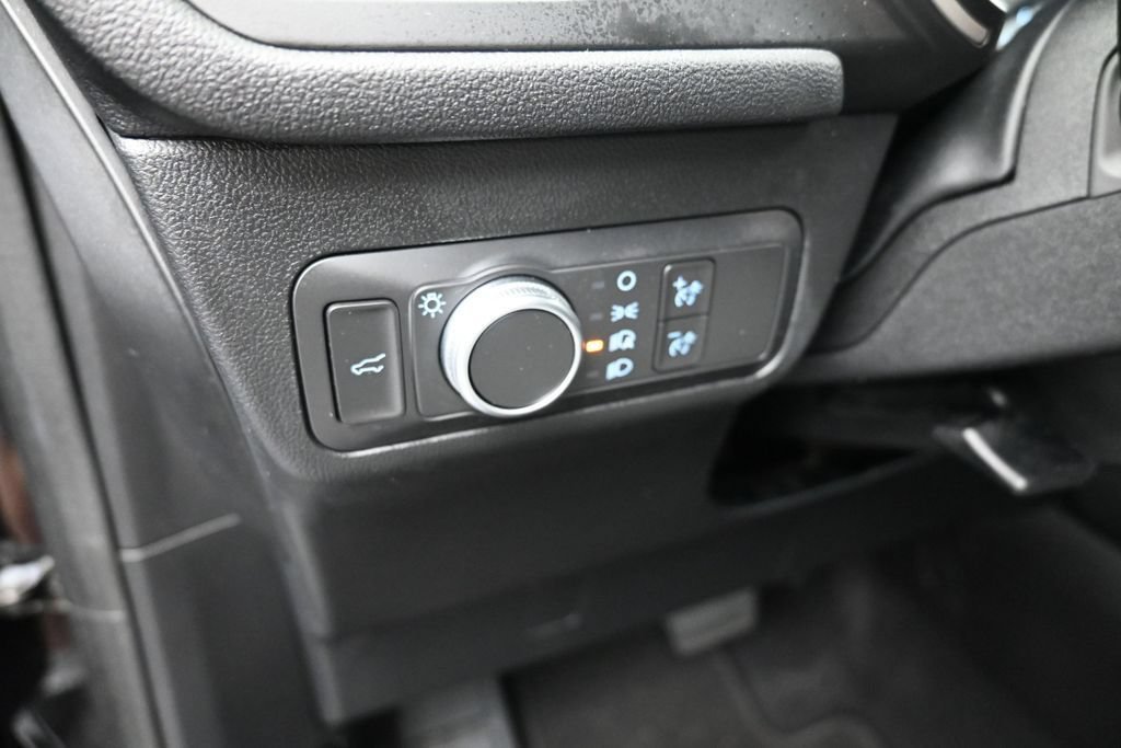 Used 2021 Ford Escape SE w/ SE Sport Appearance Package FWD image 13