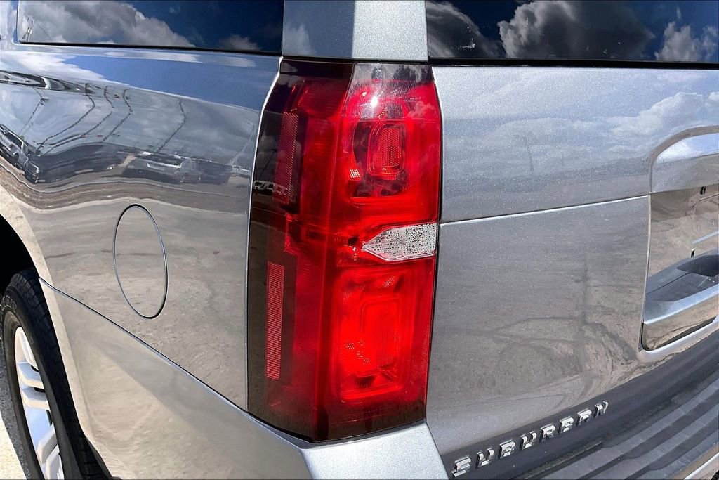 Used 2018 Chevrolet Suburban LT RWD image 20