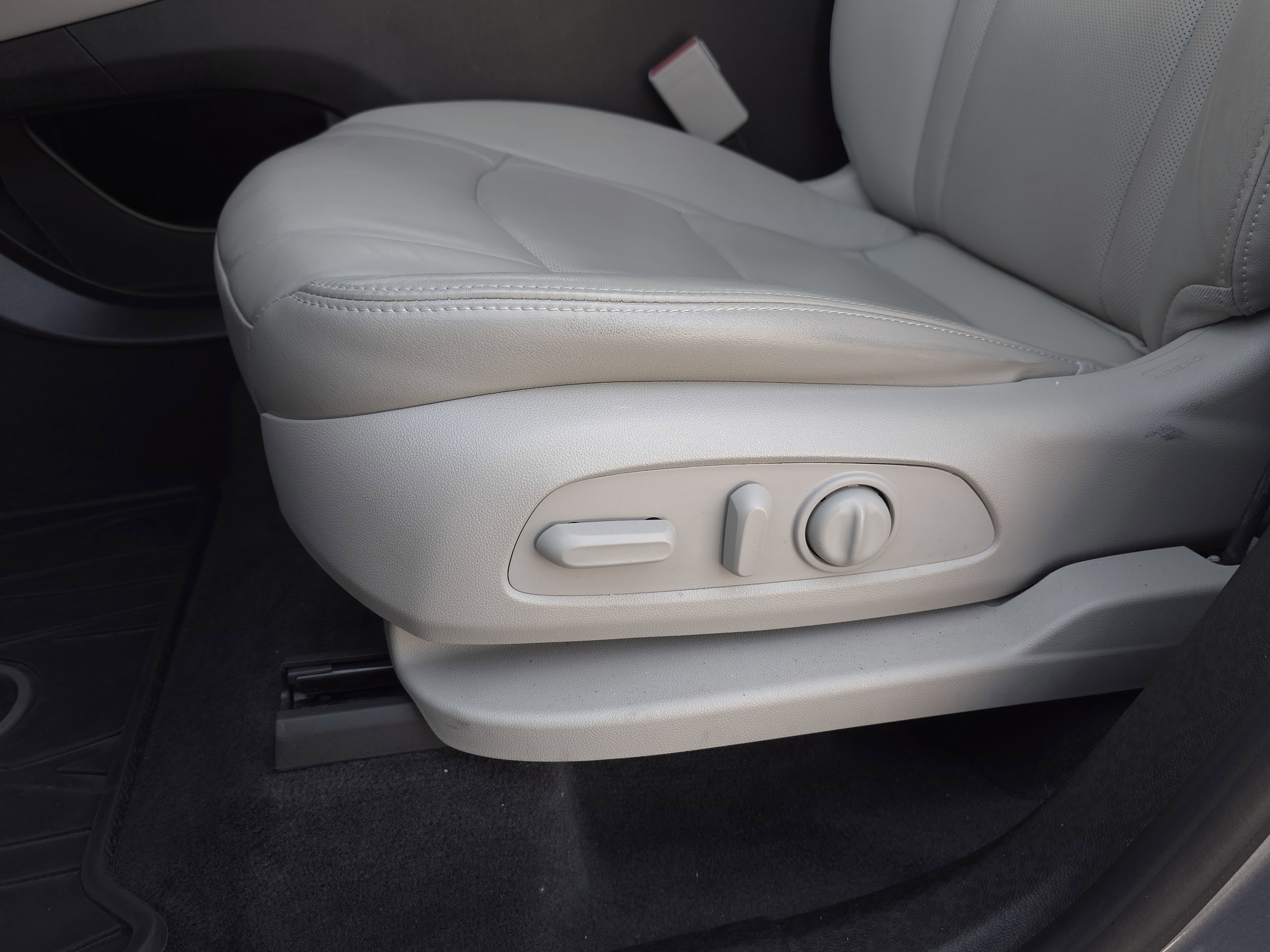 Used 2019 Buick Enclave Essence image 11