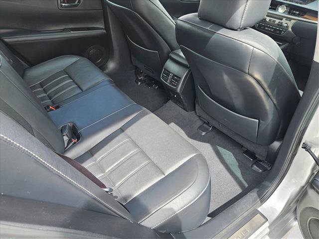 Used 2016 Lexus ES 350 w/ Luxury Package w/Wood Trim image 16