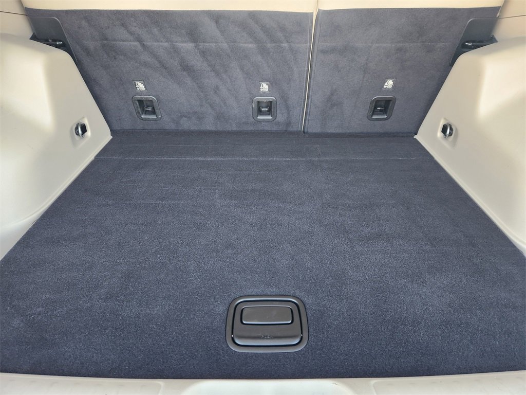 Used 2019 Jeep Cherokee Latitude w/ Popular Appearance Group image 32