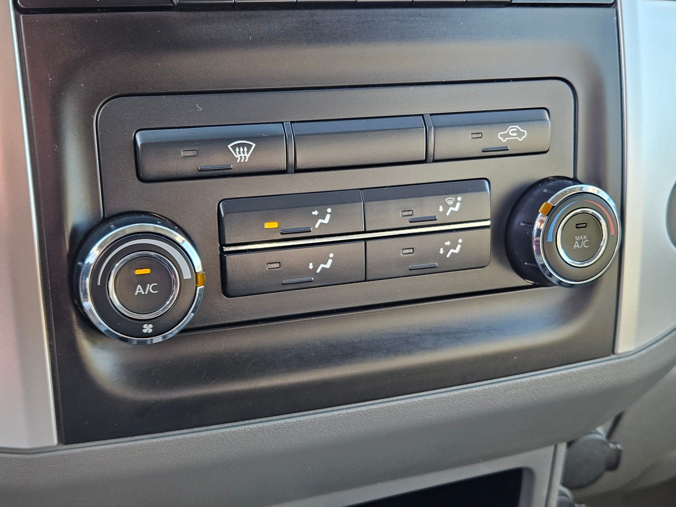 Used 2015 Nissan Frontier SV AWD/4WD image 42