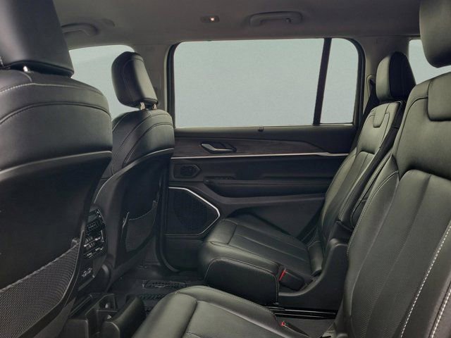 Used 2023 Jeep Grand Cherokee L Limited w/ Luxury Tech Group II image 5