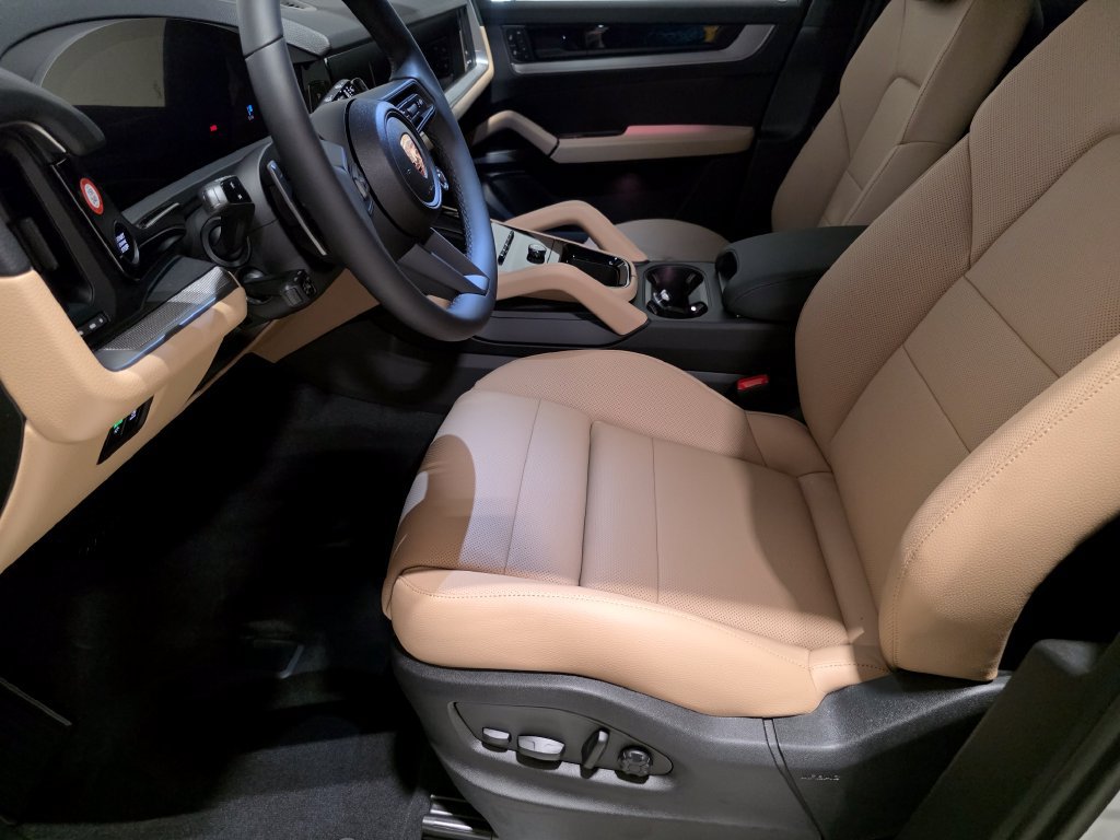 New 2026 Porsche Cayenne AWD/4WD image 5
