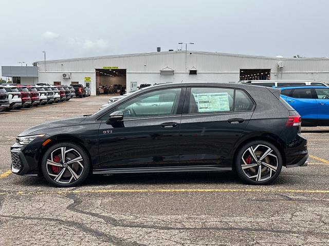 New 2025 Volkswagen GTI SE image 2