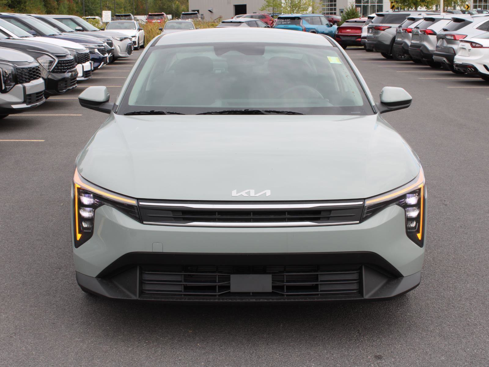 New 2025 Kia K4 LXS image 2