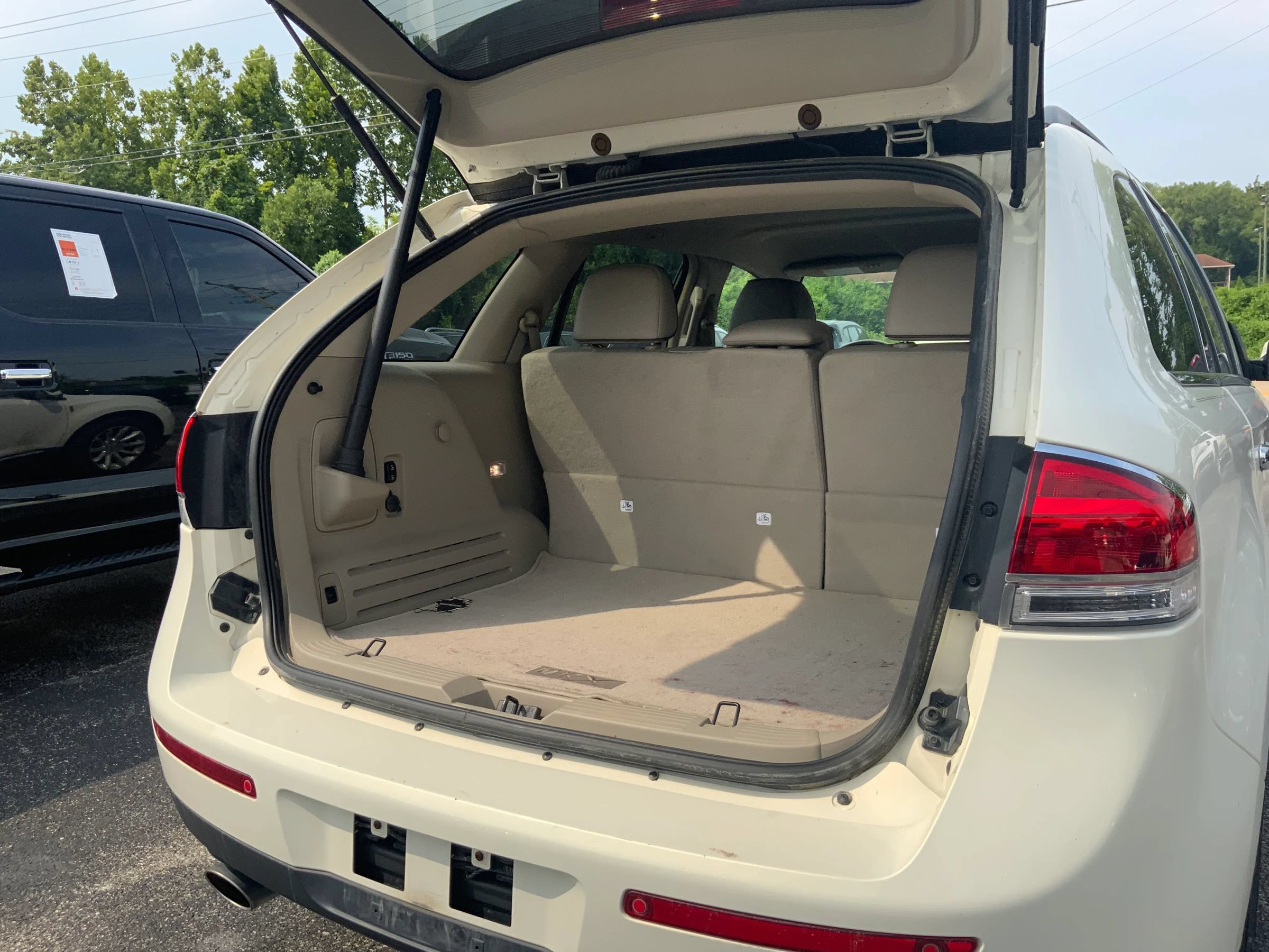 Used 2013 Lincoln MKX FWD image 9