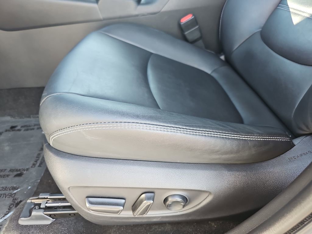 Used 2023 Toyota RAV4 XLE Premium image 34