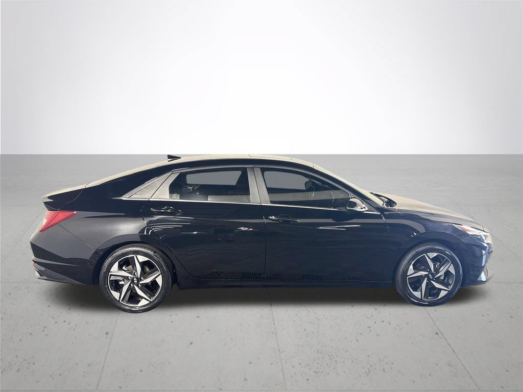 Used 2023 Hyundai Elantra Limited FWD image 5