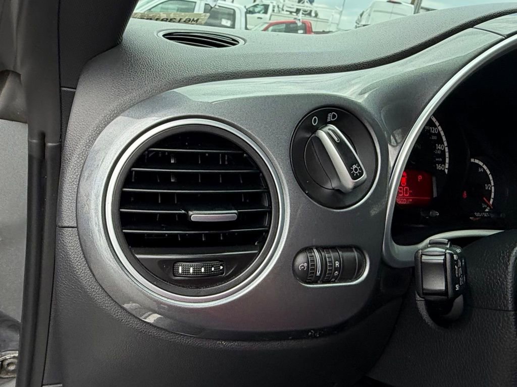 Used 2013 Volkswagen Beetle 2.5 image 23